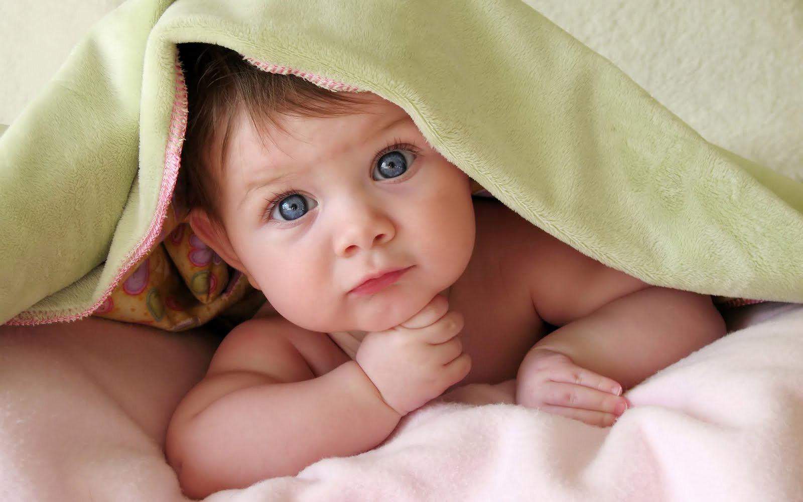 Ребенок в одеяле