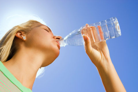 Каждый человек в сутки должен употреблять не менее 2 литров очищенной воды.