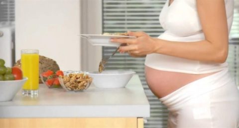 Питание беременной, перенесшей почечные колики, должно быть рекомендовано лечащим врачом или диетологом, в зависимости от причины, что привела к спазмам.