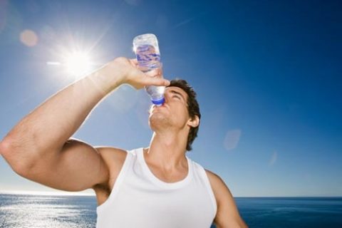 Участившееся мочеотделение может быть спровоцировано увеличением употребления жидкости